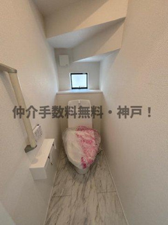 【トイレ】 | 神戸市西区桜が丘東町4丁目　新築戸建　仲介手数料無料！ | ゆったりとした空間のトイレです