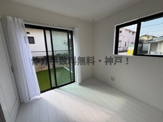 【洋室】 | 神戸市西区桜が丘東町4丁目　新築戸建　仲介手数料無料！ | ゆったりした洋室です