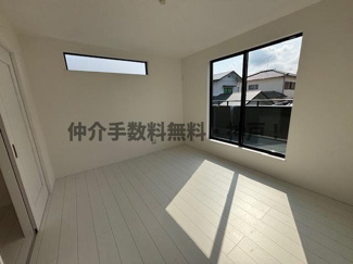 【洋室】 | 神戸市西区桜が丘東町4丁目　新築戸建　仲介手数料無料！ | 落ち着いた色調の洋室です