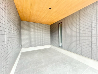 【駐車場】 | 【弊社売主物件】南野2丁目 新築戸建 | 物件購入の段取りを知りたいお客様には、「ご検討からご契約までの一連の流れ」をご説明させて頂きます。初めて物件購入を検討された方は、ぜひご参考になさって下さい。