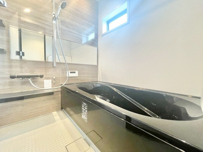 【浴室】 | 【弊社売主物件】南野2丁目 新築戸建 | こちらの物件近くの教育施設や、スーパー・公園など、物件周辺の住環境を併せてご案内させて頂きます。ぜひ、現地での暮らしをイメージなさって下さい！
