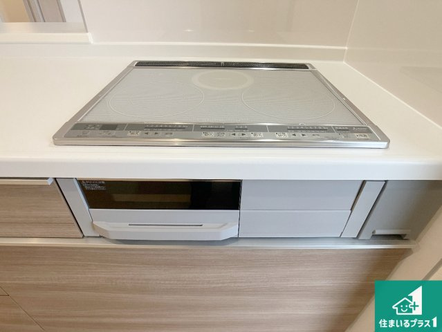 加東市多井田　第3期　新築一戸建ての設備|火を使わないので、安心なＩＨコンロ！でこぼこが無い構造なので、掃除もしやすく清潔に保てます！
