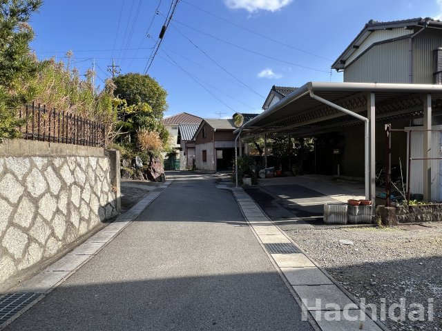 刈谷市小垣江町第８　［1号棟］の前面道路含む現地写真|車通りも少なく、お子様とのお散歩も安心してできる閑静な住宅地です。
