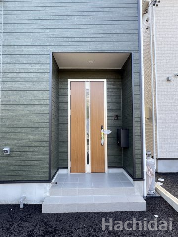 刈谷市小垣江町第８　［1号棟］のエントランス