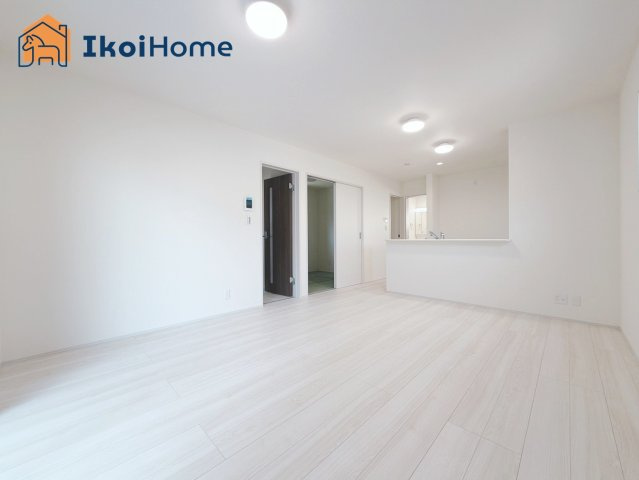 明石市貴崎4丁目　4期　1号棟　新築戸建の居間・リビング|【ホームページに現地動画掲載中】●年中無休：当日予約可●長方形で家具を配置しやすい間取り！