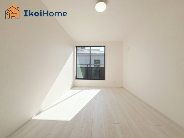 明石市貴崎4丁目　4期　1号棟　新築戸建の寝室|【ホームページに現地動画掲載中】●年中無休：当日予約可●部屋にはカーテンレールはついていません。