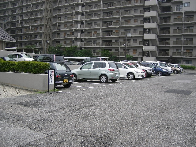 ネオシティ岡崎の駐車場