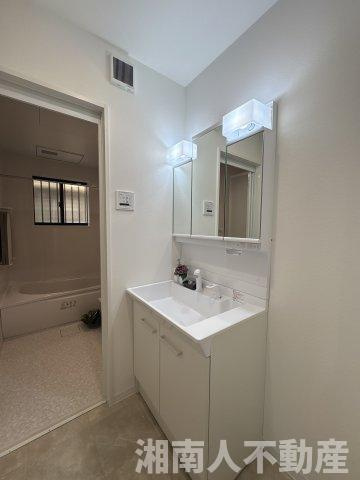 茅ヶ崎市浜之郷の中古一戸建の独立洗面台|独立洗面台で身支度をすべて済ませてしまいましょう