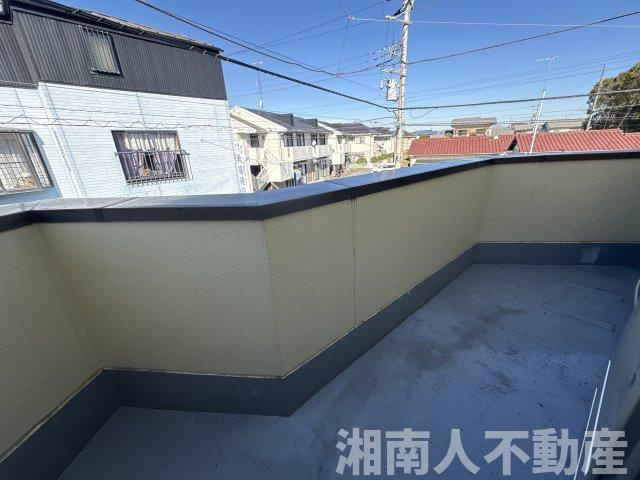 茅ヶ崎市浜之郷の中古一戸建のバルコニー|開放的で明るい空間を演出してくれるバルコニーです