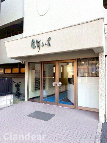 金町コーポB棟のエントランス|ドキドキの新生活も、安心してスタート。ぴったりの住まいを見つけませんか？クランディアが一緒に住まい選びをサポートします‼　まずは、お気軽にお問合せください　＃クランディア