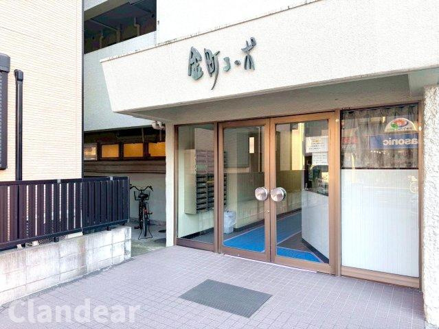 金町コーポB棟のエントランス|ドキドキの新生活も、安心してスタート。ぴったりの住まいを見つけませんか？クランディアが一緒に住まい選びをサポートします‼　まずは、お気軽にお問合せください　＃クランディア