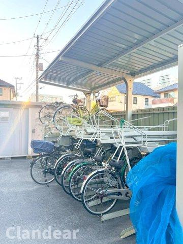 金町コーポB棟の駐輪場|ドキドキの新生活も、安心してスタート。ぴったりの住まいを見つけませんか？クランディアが一緒に住まい選びをサポートします‼　まずは、お気軽にお問合せください　＃クランディア