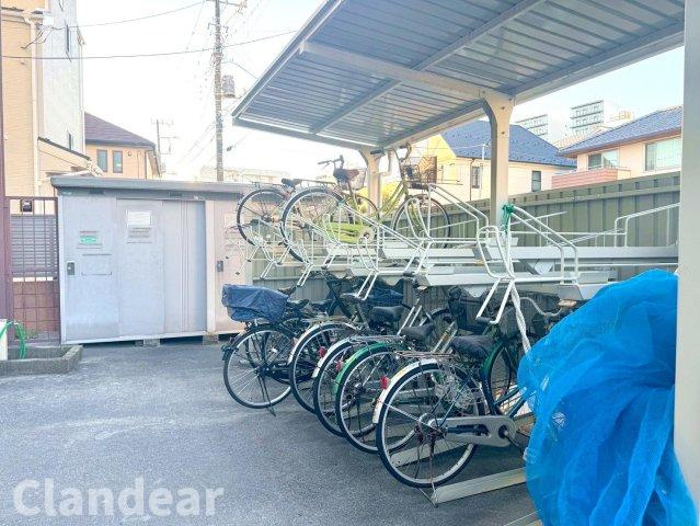 金町コーポB棟の駐輪場|ドキドキの新生活も、安心してスタート。ぴったりの住まいを見つけませんか？クランディアが一緒に住まい選びをサポートします‼　まずは、お気軽にお問合せください　＃クランディア