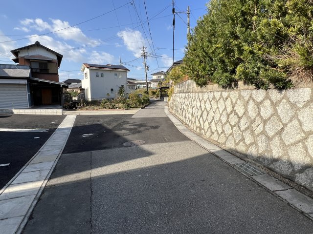 刈谷市小垣江町第８　［4号棟］の前面道路含む現地写真|前面道路は交通量も少ない為、周りに気にせず駐車して頂けます♪