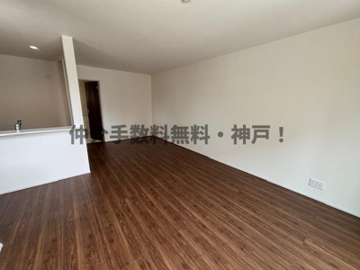 【居間・リビング】 | 神戸市西区持子1丁目　新築戸建　仲介手数料無料！ | 使いやすい居間です