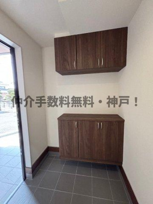 【玄関】 | 神戸市西区持子1丁目　新築戸建　仲介手数料無料！ | ゆったりとした玄関です