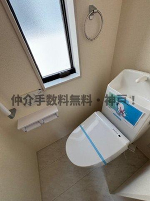 【トイレ】 | 神戸市西区持子1丁目　新築戸建　仲介手数料無料！ | ゆったりとした空間のトイレです