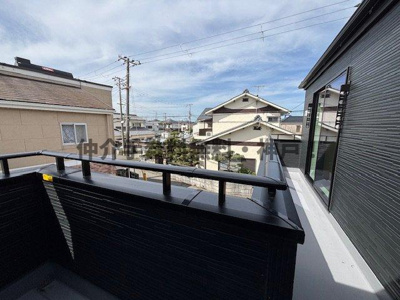 【バルコニー】 | 神戸市西区持子1丁目　新築戸建　仲介手数料無料！ | 開放的で明るい空間を演出してくれるバルコニーです