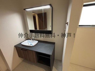 【独立洗面台】 | 神戸市西区持子1丁目　新築戸建　仲介手数料無料！ | 朝の支度にも助かる、独立の洗髪洗面化粧台