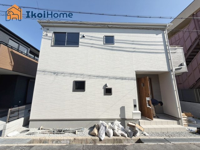 明石市貴崎4丁目　4期　2号棟　新築戸建のエントランス|【ホームページに現地動画掲載中】●年中無休：当日予約可●駐車場は大型車駐車可能！倉庫も設置が可能！