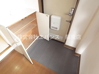 【玄関】 | 君塚ハイム | 収納もある玄関です