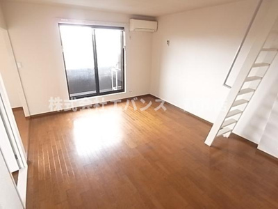 【居間・リビング】 | 君塚ハイム | こちらの居間で趣味の時間をお楽しみください