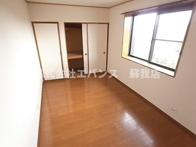 【寝室】 | 君塚ハイム | 落ち着いた色調の寝室です