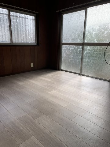 朝霧台 戸建の洋室