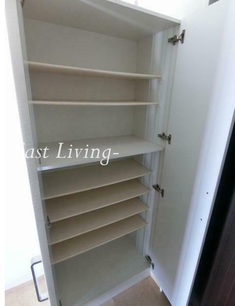 ラフィーネ音羽　西棟の玄関