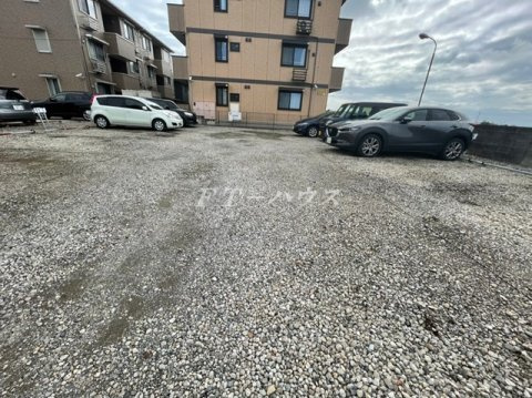 メルベーユⅢの駐車場