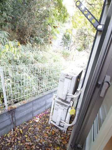 川崎市多摩区枡形６丁目のアパートの庭