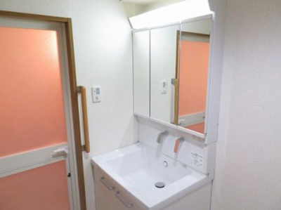 【独立洗面台】 | グランドフェニックス | 朝の支度にも助かる、独立の洗髪洗面化粧台