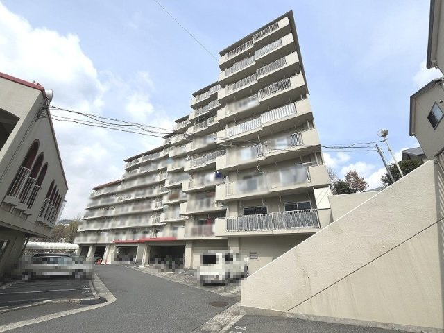 プレジデント箕面B棟の外観