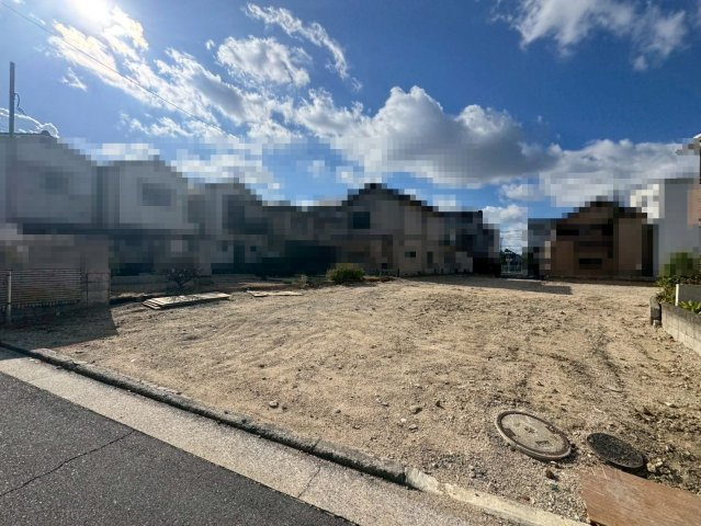 南野田　新築分譲住宅　全４区画の外観|【全棟ＬＤＫ約１６帖以上】大きな窓のあるリビングは、陽光あふれる明るい空間です♪居心地良く、ご家族皆がゆったり寛げる憩いの空間となりそうです♪
