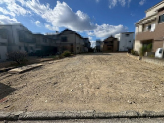【外観】 | 南野田　新築分譲住宅　全４区画 | 【３口コンロのシステムキッチンです】対面式を採用したキッチンですので、リビングで寛ぐご家族をいつも感じられます！会話を楽しみながら家事ができますね♪