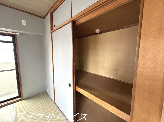 【和室】 | リーガル塚本第６ | 和室／押入あり！東南向きと南西向きのバルコニーに面した陽当り良好のお部屋です！