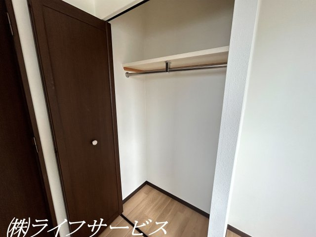 【収納】 | リーガル塚本第６ | 玄関側洋室／２面窓有！クローゼット有！