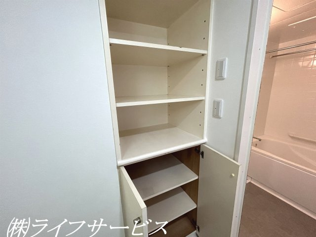 【洗面所】 | リーガル塚本第６ | 洗面室／リネン庫あり
