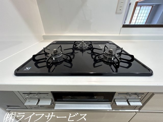 【キッチン】 | リーガル塚本第６ | キッチン３口ガスコンロでお料理もらくらく！