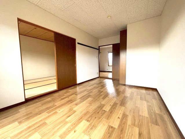 聖ソレアードA棟の洋室