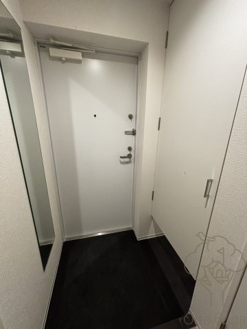 セレニテ東梅田アリエの玄関