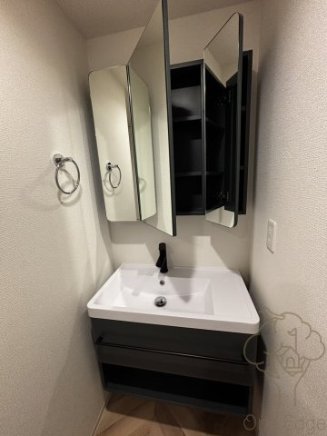 セレニテ東梅田アリエの独立洗面台