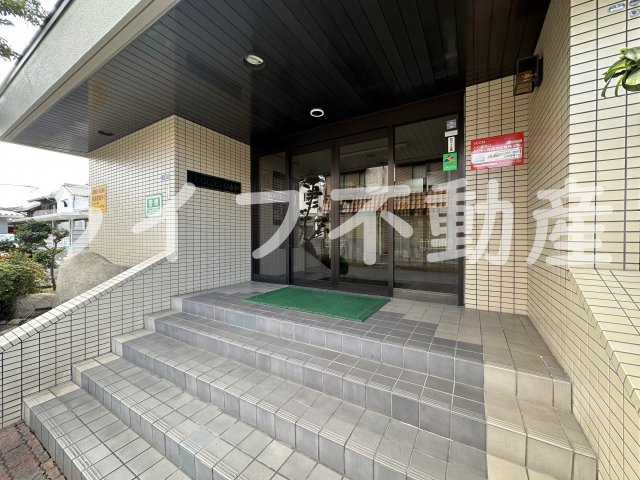 レジェーロ永和のエントランス|落ち着いたエントランスです