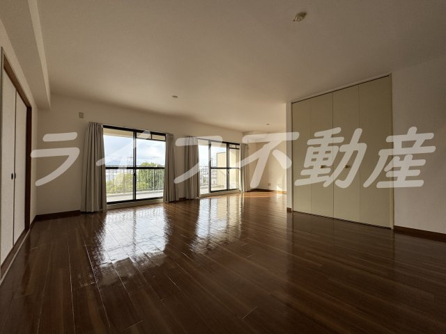 レジェーロ永和の居間・リビング|こちらの居間で趣味の時間をお楽しみください