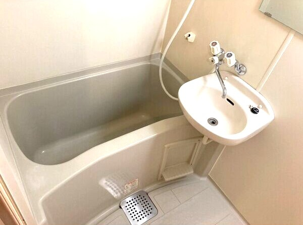 アパートメントハウスフォーナインの浴室