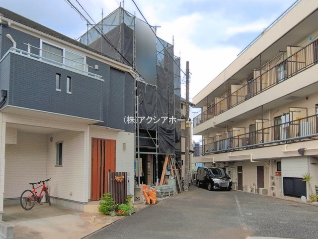 所沢市若狭4丁目・全1棟　新築一戸建　～3階建て～の前面道路含む現地写真|現地写真（2026年5月26日撮影）