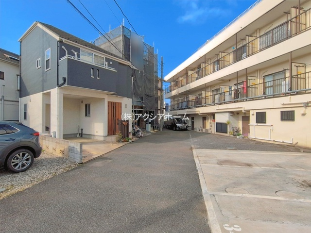 所沢市若狭4丁目・全1棟　新築一戸建　～3階建て～の前面道路含む現地写真|現地写真（2026年4月6日撮影）
