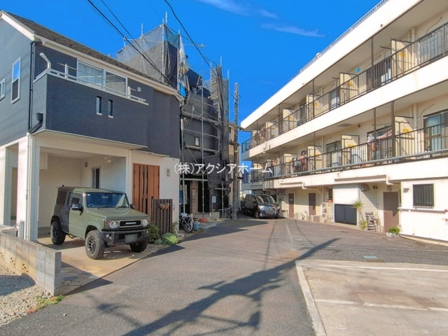 所沢市若狭4丁目・全1棟　新築一戸建　～3階建て～の前面道路含む現地写真|現地写真（2026年7月9日撮影）
