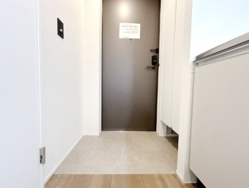 アトリオフラッツ三軒茶屋North　フリーレント　礼金０　最上階　角部屋の玄関