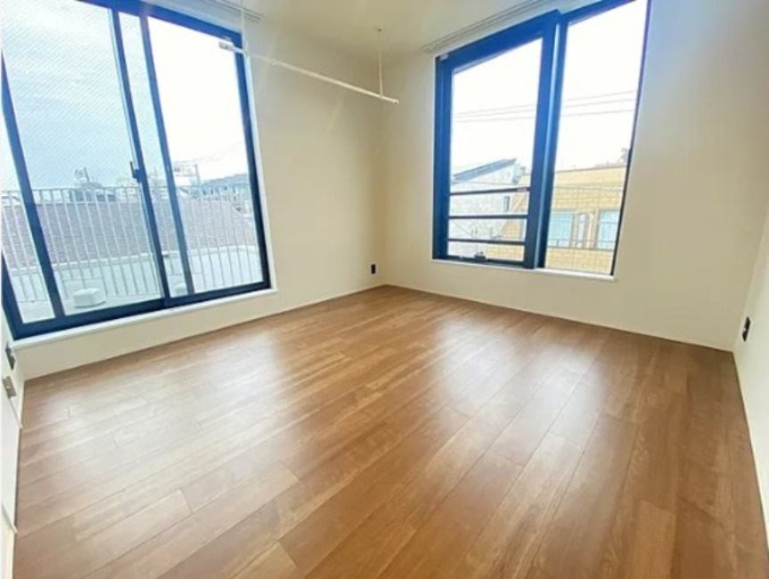 アトリオフラッツ三軒茶屋North　フリーレント　礼金０　最上階　角部屋の居間・リビング